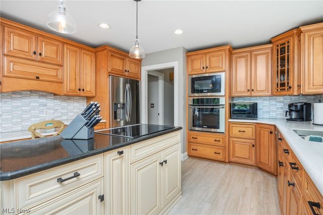 614 Red Rock Drive, Wadsworth, OH 44281