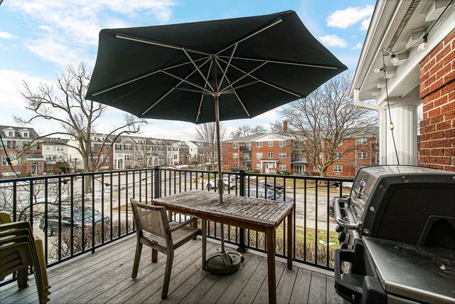 101 N LINCOLN Lane 2A, Arlington Heights, IL 60004