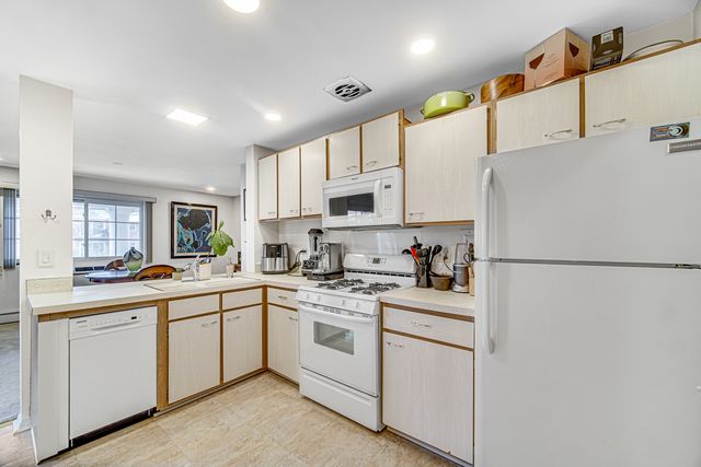 101 N LINCOLN Lane 2A, Arlington Heights, IL 60004