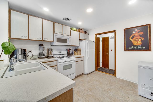 101 N LINCOLN Lane 2A, Arlington Heights, IL 60004