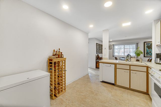 101 N LINCOLN Lane 2A, Arlington Heights, IL 60004