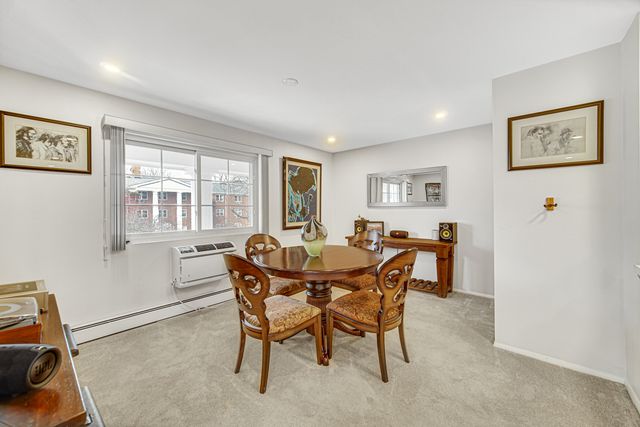 101 N LINCOLN Lane 2A, Arlington Heights, IL 60004