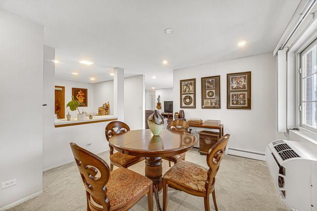 101 N LINCOLN Lane 2A, Arlington Heights, IL 60004