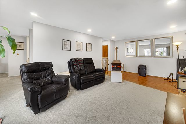 101 N LINCOLN Lane 2A, Arlington Heights, IL 60004