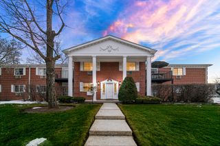 101 N LINCOLN Lane 2A, Arlington Heights, IL 60004