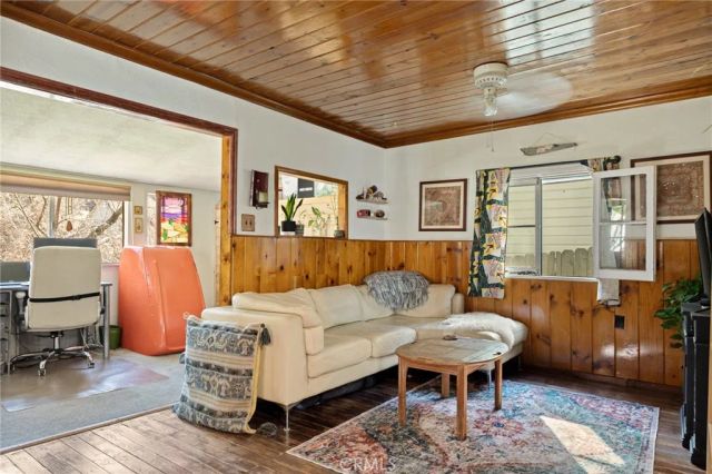 503 Valley Drive, Crestline, CA 92325