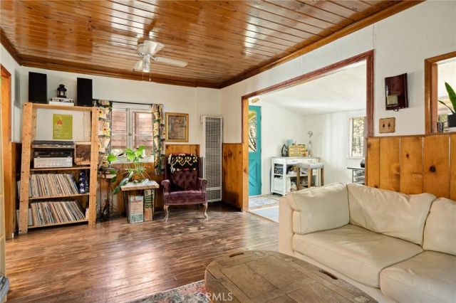 503 Valley Drive, Crestline, CA 92325