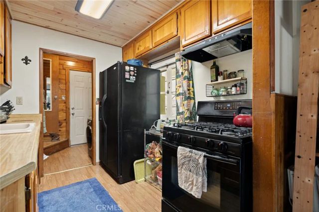 503 Valley Drive, Crestline, CA 92325