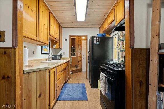 503 Valley Drive, Crestline, CA 92325