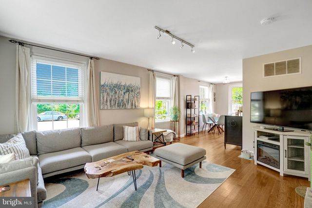 4220 32ND ST S, Arlington, VA 22206