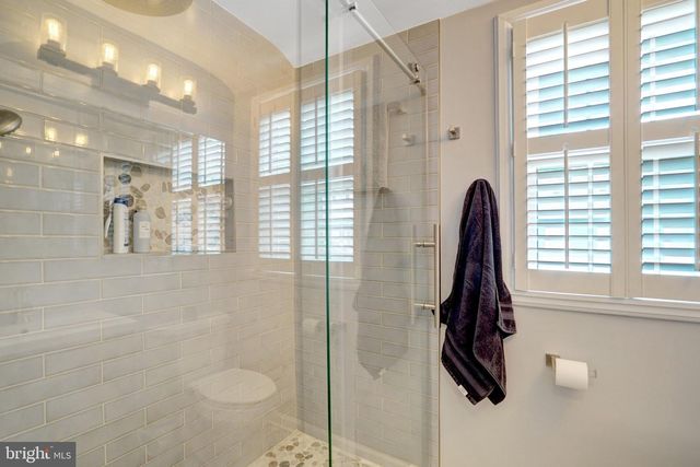 4220 32ND ST S, Arlington, VA 22206