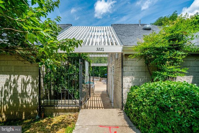 4220 32ND ST S, Arlington, VA 22206
