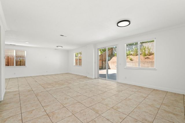7813 Megan Ann Ct, Antelope, CA 95843