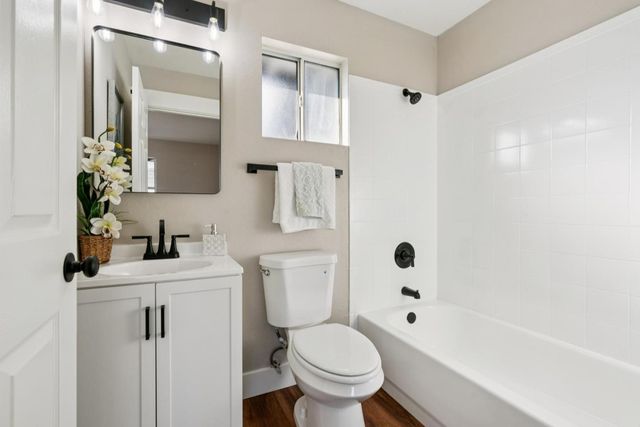 915 52nd Street, Oakland, CA 94608