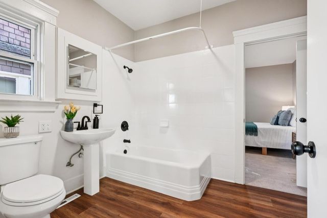 915 52nd Street, Oakland, CA 94608