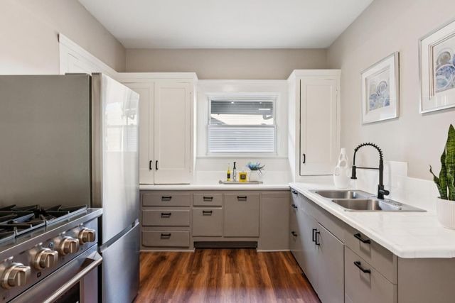 915 52nd Street, Oakland, CA 94608