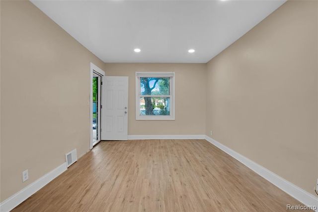 17421 Lumpkin Street, Hamtramck, MI 48212