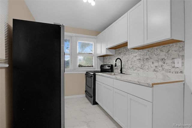17421 Lumpkin Street, Hamtramck, MI 48212