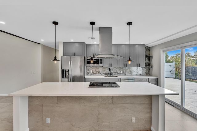 8316 Huntsman Place, Boca Raton, FL 33433