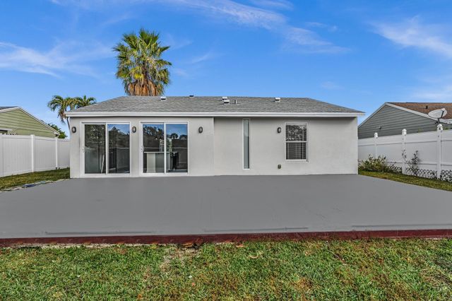 8316 Huntsman Place, Boca Raton, FL 33433