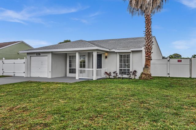 8316 Huntsman Place, Boca Raton, FL 33433