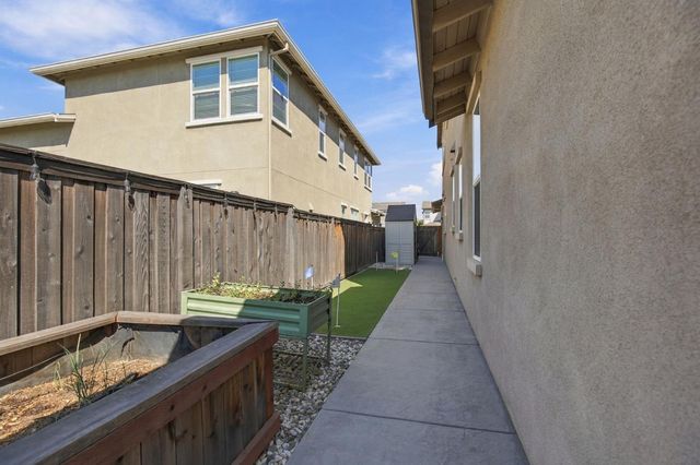 2025 Smokehouse Way, Roseville, CA 95747