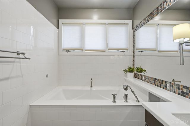 727 Miami Avenue, Terrace Park, OH 45174