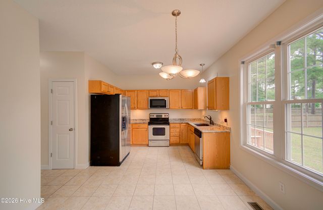 318 Osprey Point Drive, Sneads Ferry, NC 28460