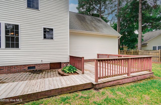 318 Osprey Point Drive, Sneads Ferry, NC 28460