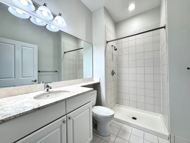 4 Bishop Street 114, Framingham, MA 01702