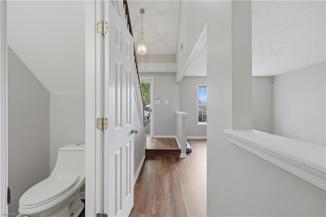 56 Candlelight LN, Portsmouth, VA 23703