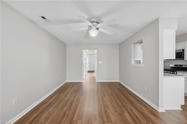 56 Candlelight LN, Portsmouth, VA 23703