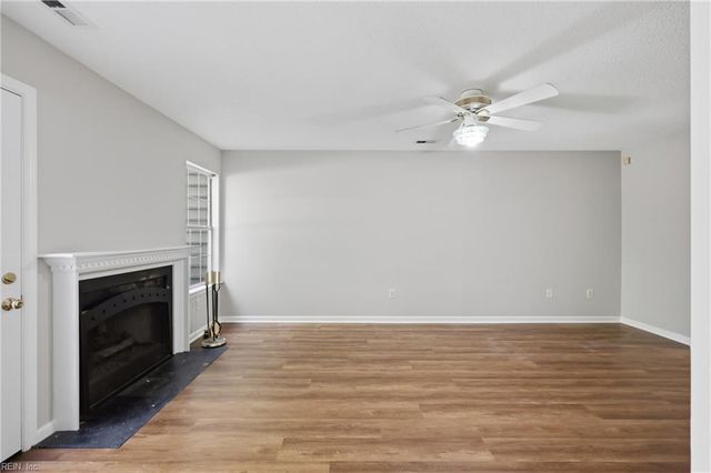 56 Candlelight LN, Portsmouth, VA 23703