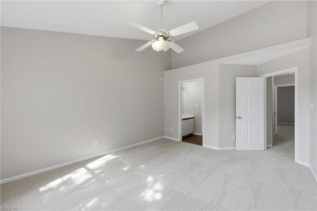 56 Candlelight LN, Portsmouth, VA 23703