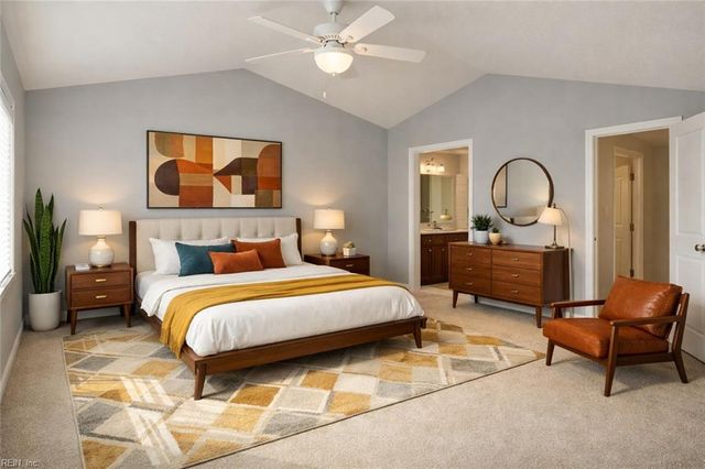 56 Candlelight LN, Portsmouth, VA 23703