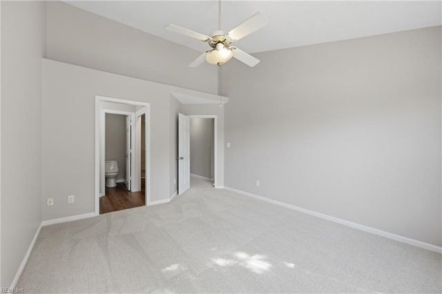 56 Candlelight LN, Portsmouth, VA 23703