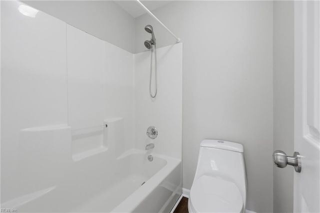 56 Candlelight LN, Portsmouth, VA 23703