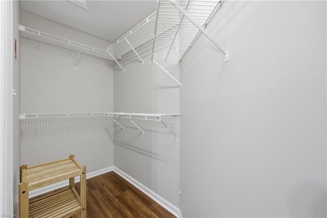 56 Candlelight LN, Portsmouth, VA 23703