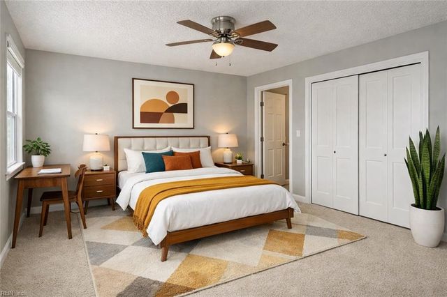 56 Candlelight LN, Portsmouth, VA 23703