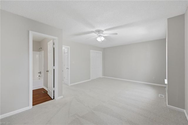 56 Candlelight LN, Portsmouth, VA 23703