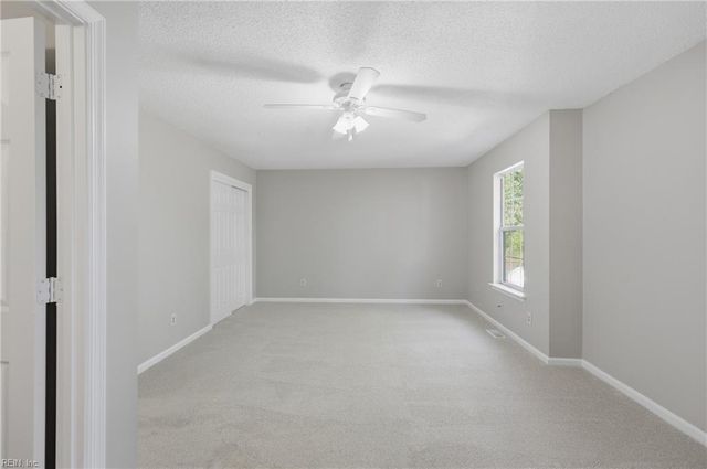 56 Candlelight LN, Portsmouth, VA 23703