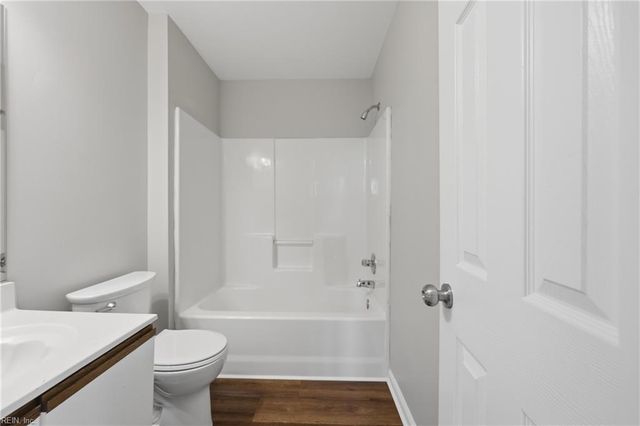 56 Candlelight LN, Portsmouth, VA 23703