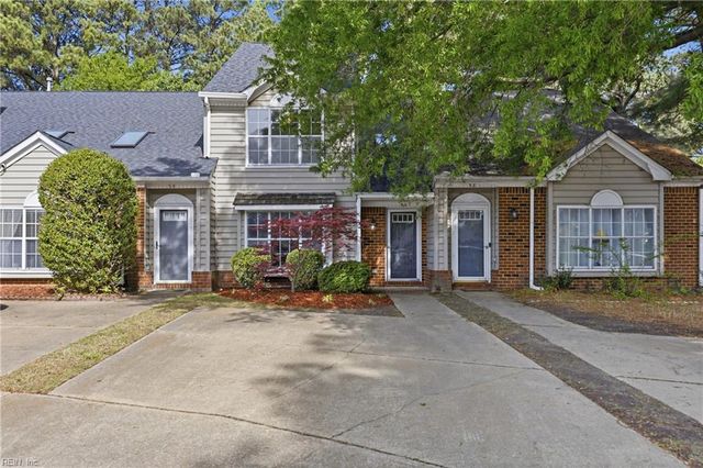 56 Candlelight LN, Portsmouth, VA 23703