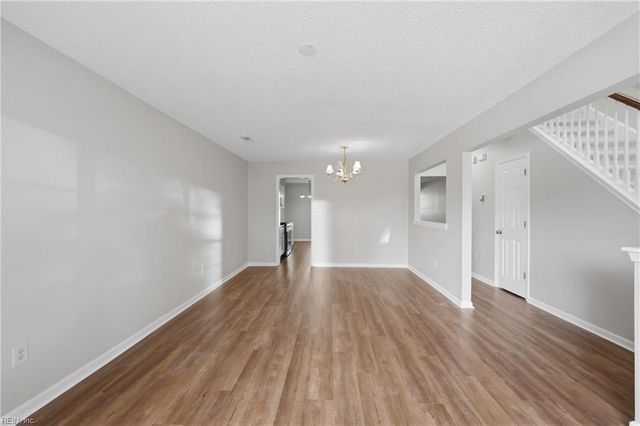 56 Candlelight LN, Portsmouth, VA 23703