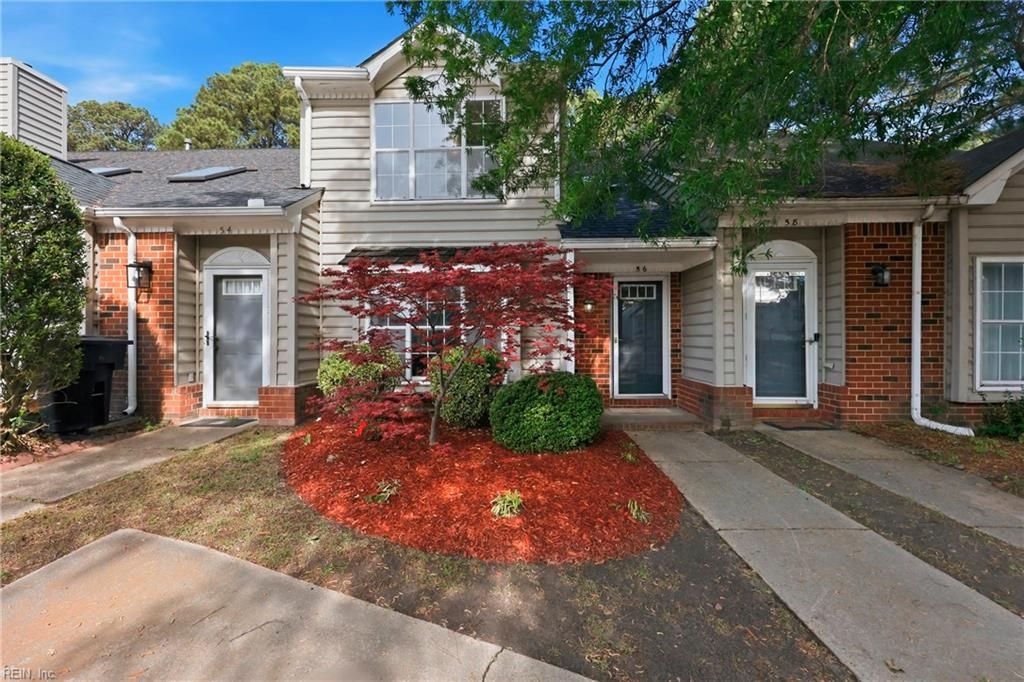 56 Candlelight LN, Portsmouth, VA 23703