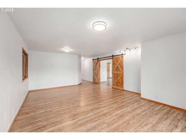 250 VALLEY VIEW Rd, Sutherlin, OR 97479