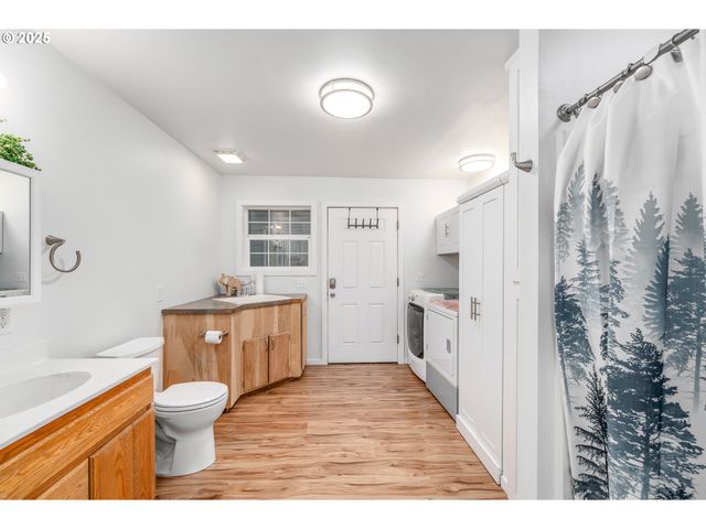 250 VALLEY VIEW Rd, Sutherlin, OR 97479