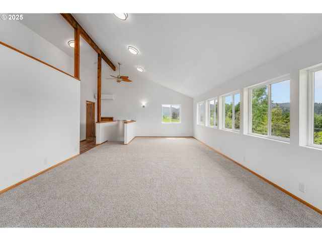 250 VALLEY VIEW Rd, Sutherlin, OR 97479