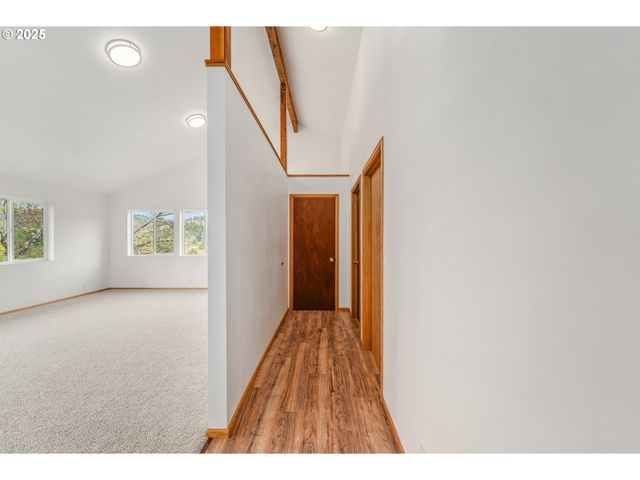 250 VALLEY VIEW Rd, Sutherlin, OR 97479