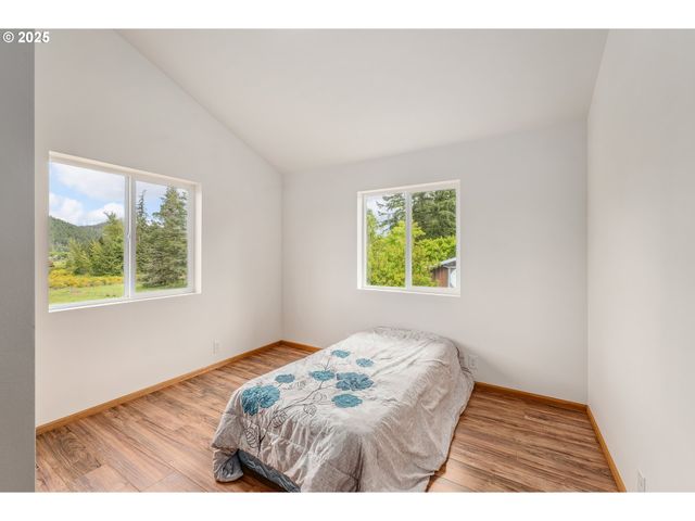 250 VALLEY VIEW Rd, Sutherlin, OR 97479